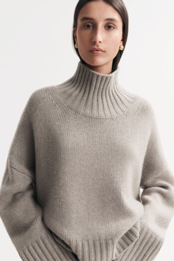 Girlfriend Turtleneck - Turtlenecks - Greige | Rizzing up