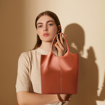 Genuine leather high-capacity commuting tote bag, niche, simple and high-end, versatile women's soft leather tote shoulder handbag