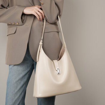 Autumn and summer 2024 new niche portable tote bag for women, summer cowhide large capacity single shoulder underarm crossbody bag for women