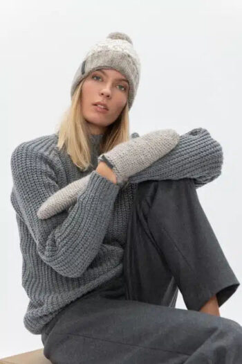 Unisex wool bobble hat