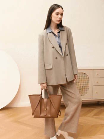 Cowhide high-capacity tote bag, high-end women's bag, 2024 new niche design cowhide commuting bag