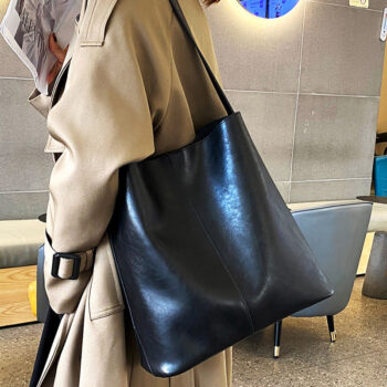 Water bucket bag with a sense of luxury, niche womens large capacity single shoulder crossbody tote bag