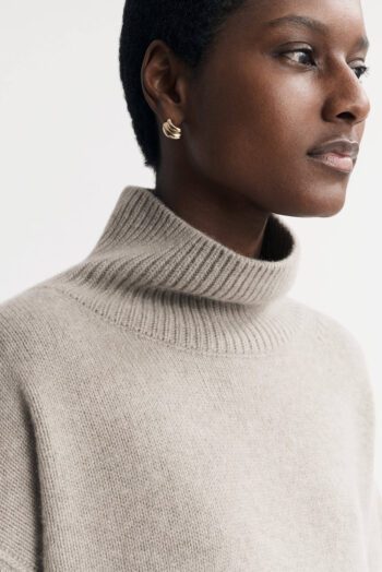 Boyfriend Turtleneck - Turtlenecks - Greige | Rizzing up
