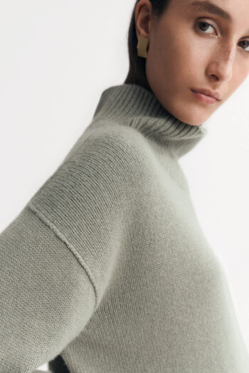 Boyfriend Turtleneck - Turtlenecks - Sage Green | Rizzing up
