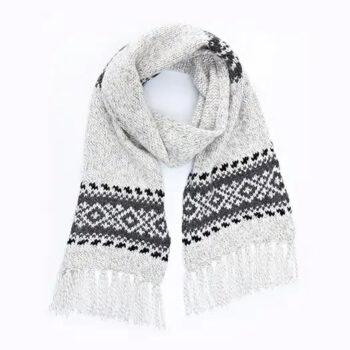 Woolen scarf with tassels