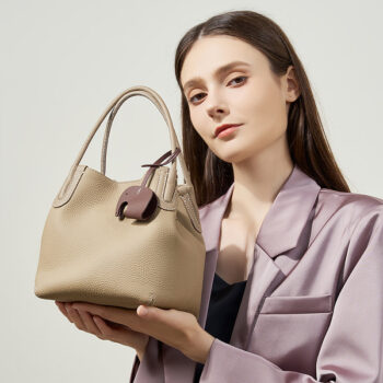Small top layer cowhide bucket bag 2024 new retro shoulder bag with crossbody carrying vegetable basket bag