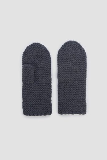 Handmade woolen mittens