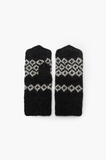 Handmade woolen mittens